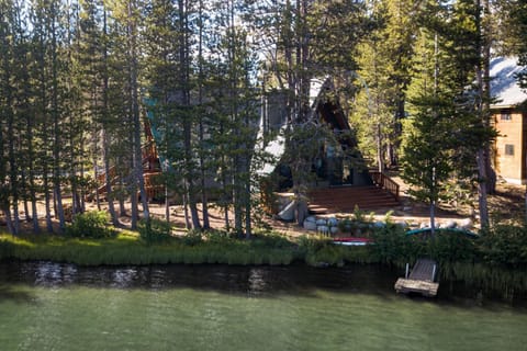 Serene Lakes Splendor House in Serene Lakes