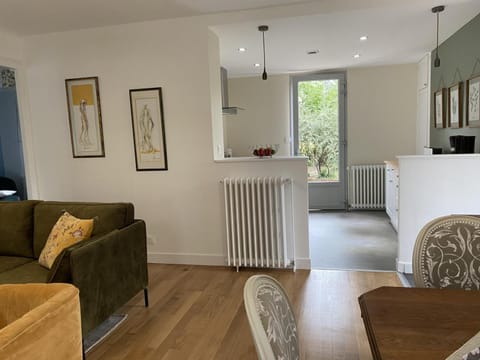 Charmante maison avec jardin en face du parc, proche commerces et attractions touristiques - FR-1-489-333 House in Bourgogne-Franche-Comté