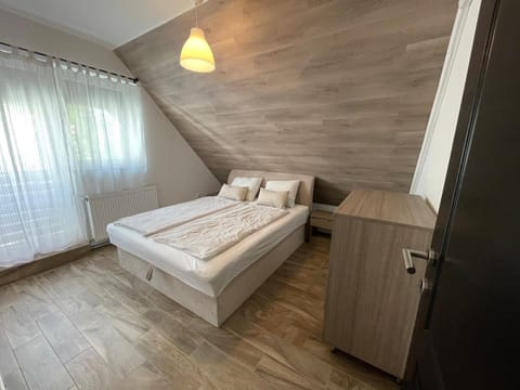 Smeraldo Apartmanok Siófok Apartment in Siófok