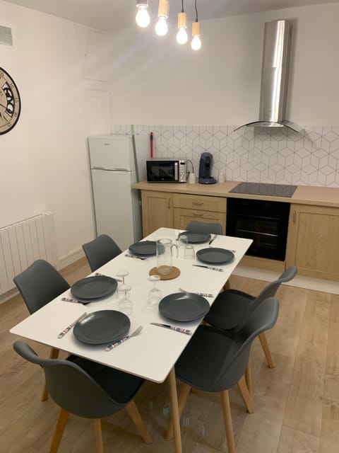 Kitchen or kitchenette, Dining area, Communal kitchen