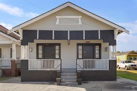 Fabulous Franklin 2BD steps from St Claude Ave Maison in Ninth Ward