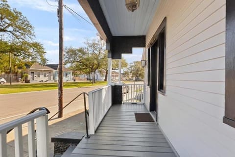 Fabulous Franklin studio steps from St Claude Ave Casa in Ninth Ward