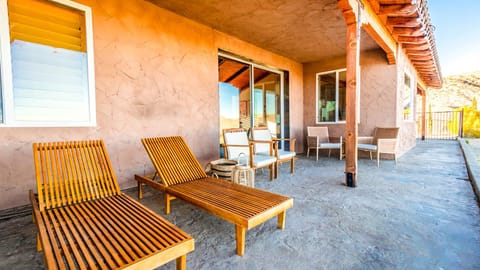 Desert villa with great views, hot tub and mini-golf Villa in Yucca Valley