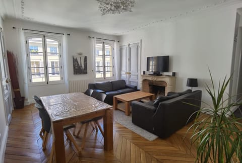 TV and multimedia, Living room, Dining area