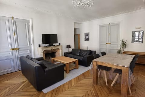 Living room, Seating area, Dining area