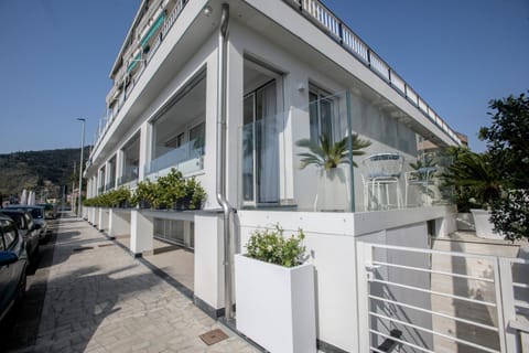 Property building, Balcony/Terrace