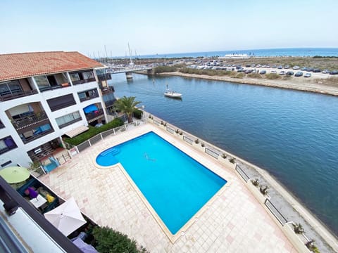 Pool view, Sea view