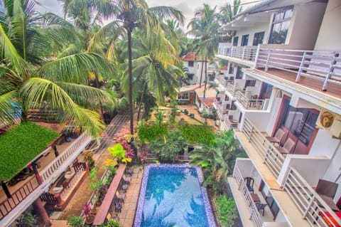 Property building, Balcony/Terrace, Pool view