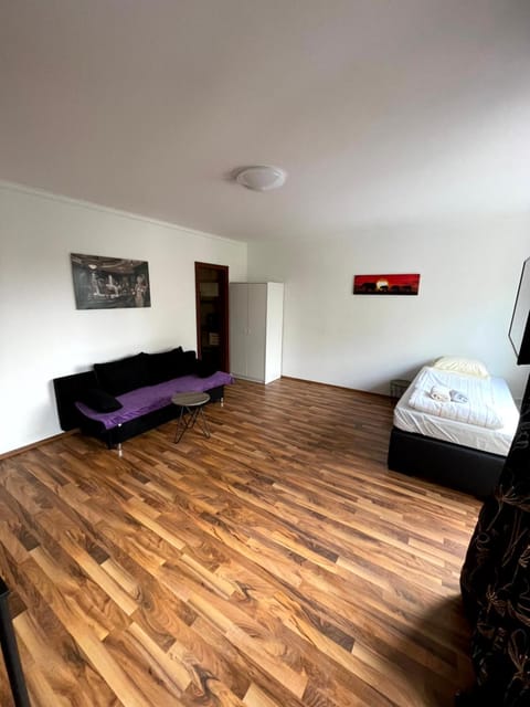 Studio Apartment mit Balkon Condo in Neumünster