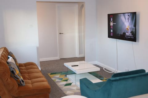 Garland Modern Apartment with Private Garden & Parking Dartford 5 Condo in Dartford