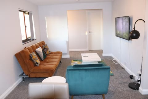 Garland Modern Apartment with Private Garden & Parking Dartford 5 Condo in Dartford