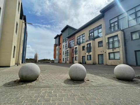 Property building, Neighbourhood