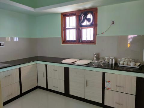 Kitchen or kitchenette, kitchen