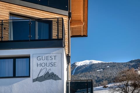 Property building, Day, Property logo or sign, Natural landscape, Winter, View (from property/room), View (from property/room), Mountain view