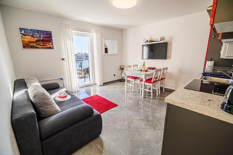 TV and multimedia, Kitchen or kitchenette, Living room, Seating area, Dining area, Evening entertainment, stove