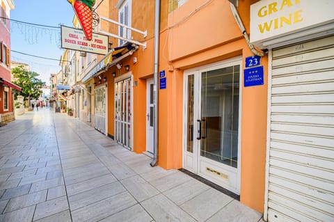 Property building, Day, Neighbourhood, Street view