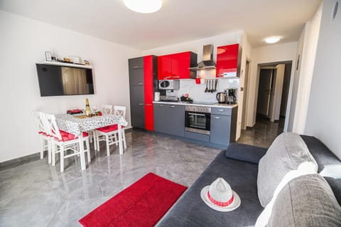 TV and multimedia, Kitchen or kitchenette, Living room, Seating area, Dining area, minibar, pet friendly, stove