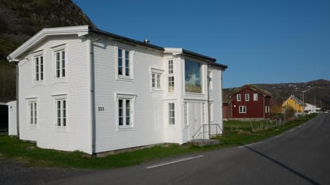 Property building, Natural landscape, Mountain view, Street view