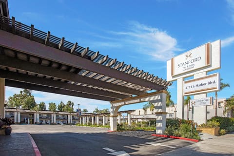 Stanford Inn & Suites Anaheim Hotel in Garden Grove
