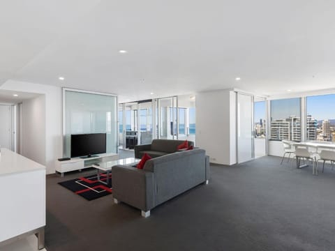 Luxury 3 Bedroom Apartment in Q1 with Ocean Views Condo in Surfers Paradise Boulevard