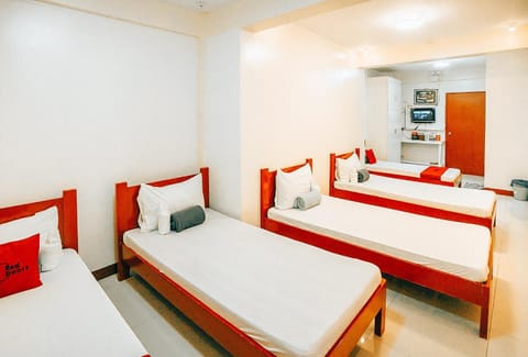 RedDoorz S&L Apartelle Daraga Albay Hotel in Bicol