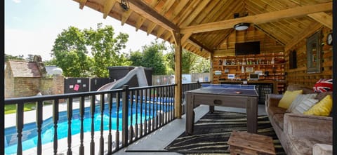 Luxury private estate summer winter 32c heated pool & hot tub bar stay deal kent House in Dover District