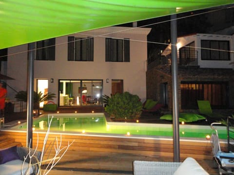 Property building, Swimming pool