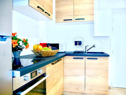 Kitchen or kitchenette, Communal kitchen