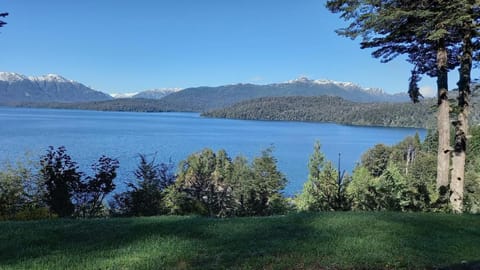 Nanihue Casa de Montaña con vista al Lago Chalet in Los Lagos, Chile