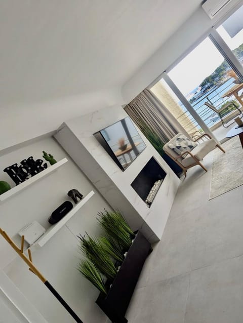 TV and multimedia, Living room, Seating area, Sea view