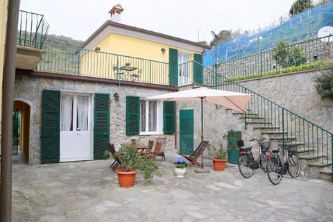 Property building, Patio, Facade/entrance