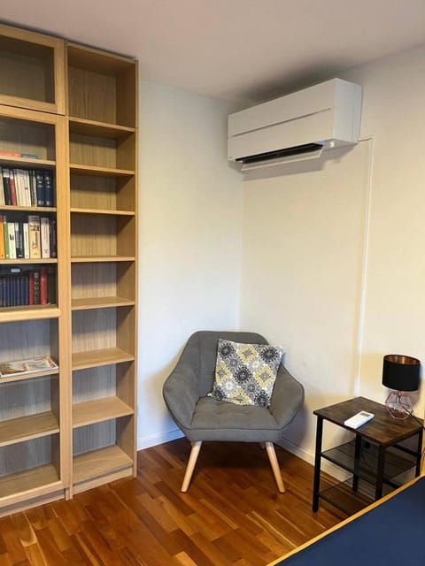 Bedroom, air conditioner