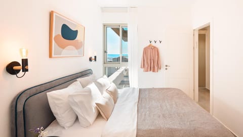 Bed, Bedroom, Sea view