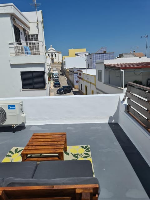 Balcony/Terrace, Street view