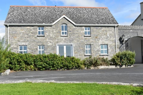 Aran View Holiday Homes Doolin- home no1 - Ocean View House in County Clare