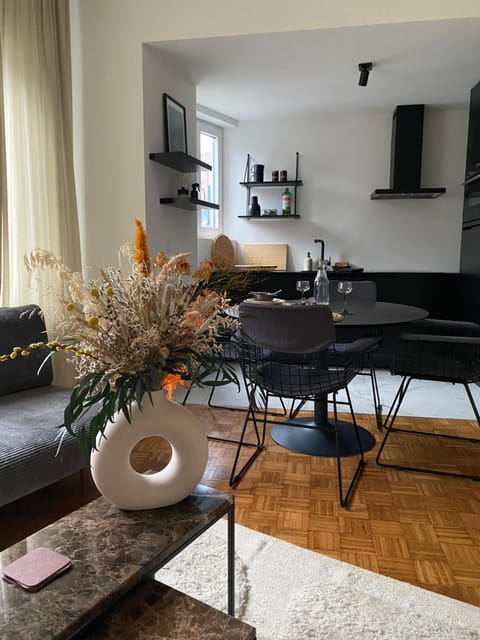 Dining area, kitchen