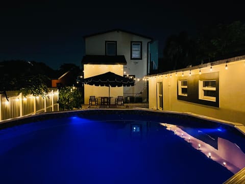 Large Miami Home Sleeps 22! House in Miami