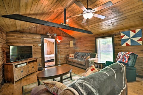 1950s Serenity Pond Cabin with View Peace and Quiet! House in Pell City