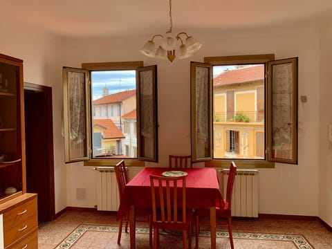 Living room, Dining area, City view