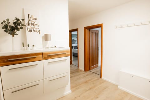 bonquartier - groß & stylisch - zentral & komfortabel Apartamento in Sankt Augustin