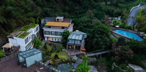 Property building, Day, Natural landscape, Bird's eye view, Garden, Garden view, Pool view, Swimming pool