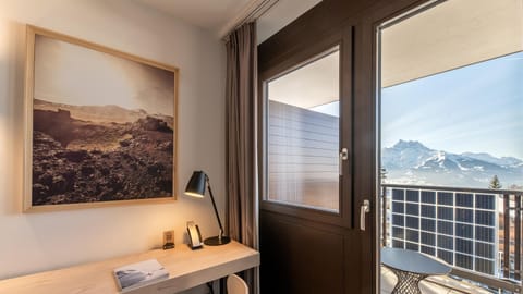 View (from property/room), Balcony/Terrace, Seating area, Mountain view