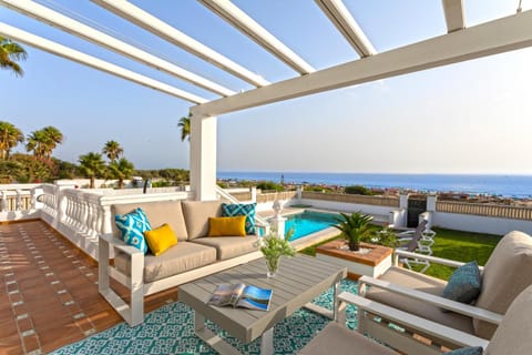 Patio, Natural landscape, Garden, View (from property/room), Balcony/Terrace, Seating area, Pool view, Sea view, Swimming pool, sunbed