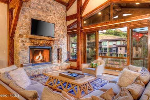 The Perch Park City - Magnificent 6 BR House With Views, Elevator, Game Room, Hot Tub Villa in Park City