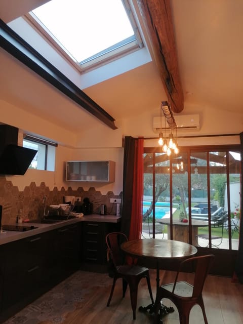 Dining area, Pool view