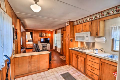 Higden Hideaway on Lake Pets and ATVs Allowed! House in Fairfield Bay