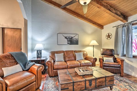 Munds Park Cabin with Hot Tub Family Friendly! Maison in Munds Park