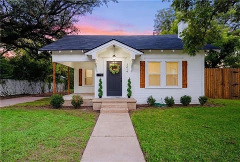 NEW-Ethel Rose Cottage-5 min to Magnolia Silos House in Waco