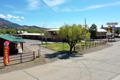 Rainbow Lodge Motel in South Fork