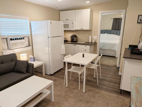 Kitchen or kitchenette, Photo of the whole room, Seating area, Dining area, stove, toaster